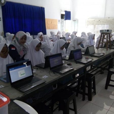 Tahun Ke Empat UNBK Sebanyak 273 Siswa Akhir SMA Terpadu Riyadlul Ulum Melaksanaan Ujian Nasional Berbasis Komputer