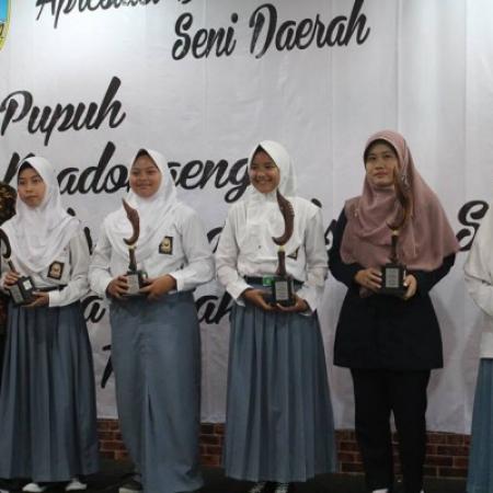 SMA Terpadu Juara Mendongeng