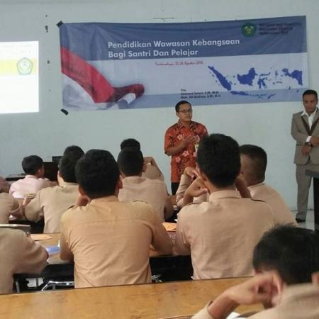 FISIP UNSIL Memberikan Seminar Wawasan Kebangsaan Bagi Para Santri SMAT Condong.