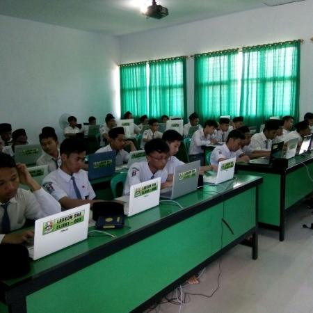 SMA Terpadu Melaksanaan USBN Berbasis Komputer Perdana di Kota Tasikmalaya