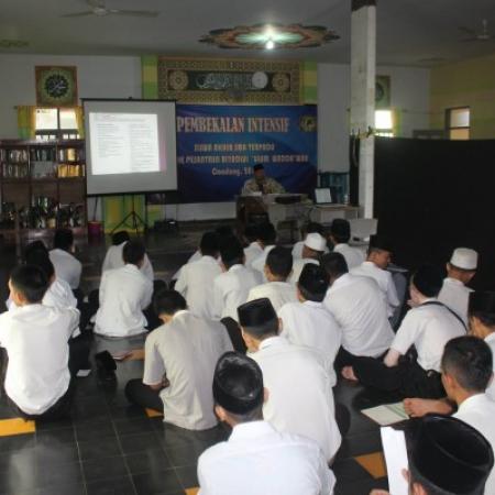 PEMBEKALAN INTENSIF SISWA AKHIR PESANTREN CONDONG