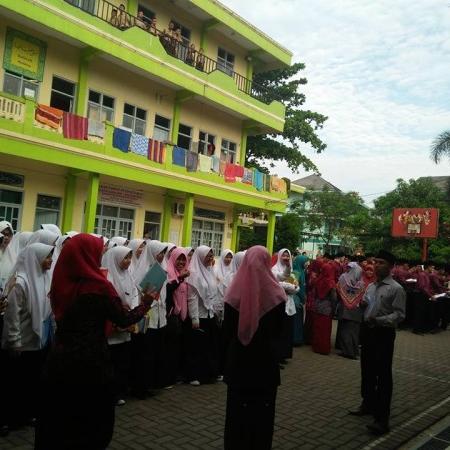 Tarbiyah Amaliyah  Siswa Akhir 2016 Pondok Pesantren Riyadlul Ulum Wadda`wah Condong