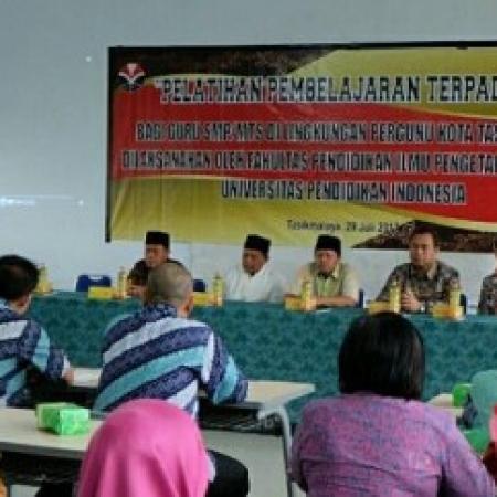 Fakultas IPS UPI Bandung Bekerjasama dengan Pergunu Jabar mengadakan Pelatihan Bagi Guru-guru IPS