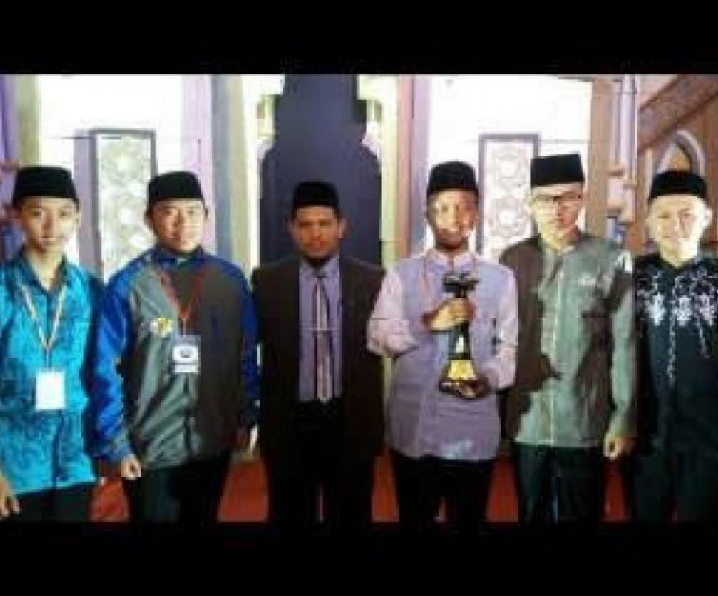  juara 1 Cabang Mujawadah dalam HTQ (Haflah Tilawa